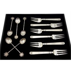  Set of six silver stamped 800 Fusar Poli and a set of six silver Chinese silver spoons approx 9.5oz    