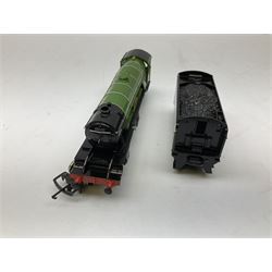 Hornby '00' gauge - Class 9F 2-10-0 locomotive 'Evening Star' No.92220; Class A3 4-6-2 locomotive 'Flying Scotsman' No.4472; and Class 37 Diesel Co-Co locomotive No.37130; all boxed (3)