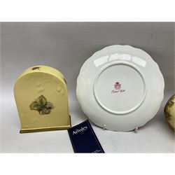 Aynsley Orchard Gold five coffee cans and saucers, mantel clock, plate etc 