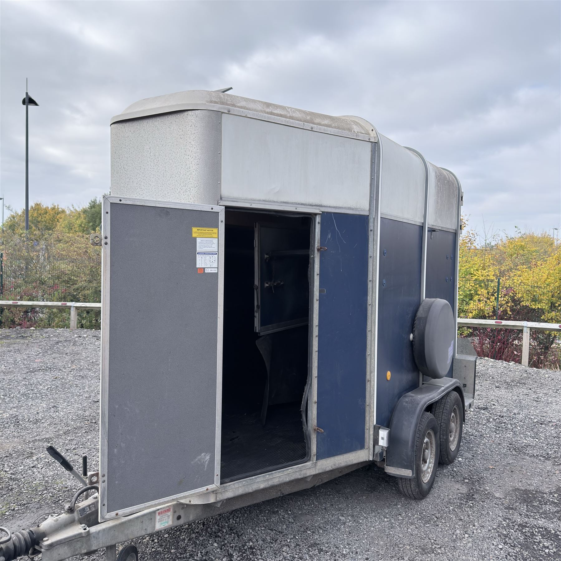 Ifor Williams HB505R horse trailer