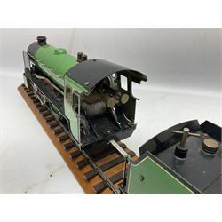 Gauge I - Aster live steam Southern Railway 4-4-0 Schools Class locomotive 'Winchester' No.901 with six-wheel tender; twin outside cylinders, smoke deflectors and spirit burner fed from tender tank, with Aster serial no. 6141167 between the wheels (2)