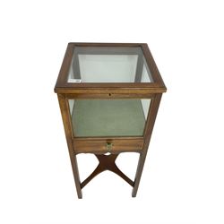 Edwardian mahogany bijouterie table, square glazed hinged lid, single drawer to base over shaped apron, raised on square supports united by X-stretcher