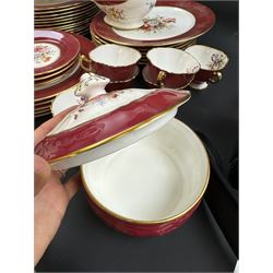 Hammersley tea and dinner service, including twelve dinner plates, twelve teacups, two sauce boats, two covered dishes etc  