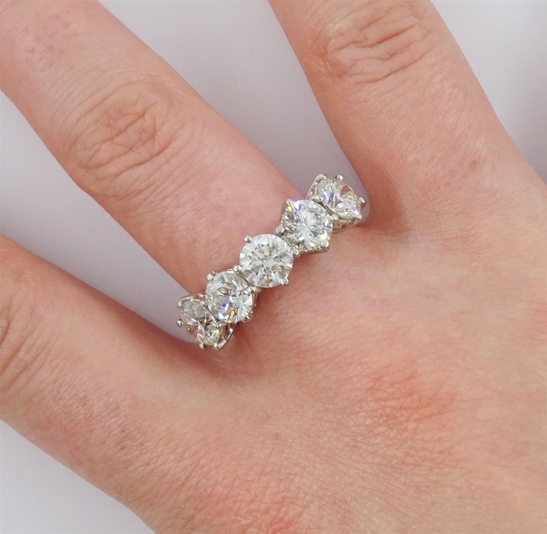 Platinum five stone round brilliant cut diamond ring, Sheffield 2007, total diamond weight approx 3.10 carat