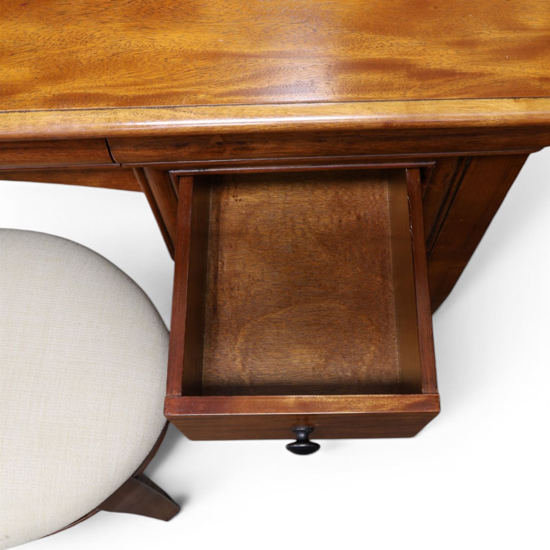 Willis & Gambier - mahogany dressing table, three part mirror and stool, the dressing table with rectangular top with chamfered corners, over two baize lined frieze drawers, kneehole recess and a single drawer either side, three part mirror with central tilting mirror on a moulded plinth base, with oval beige padded stool 