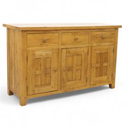 Contemporary solid oak sideboard, rectangular plank top above three drawers and three pane...