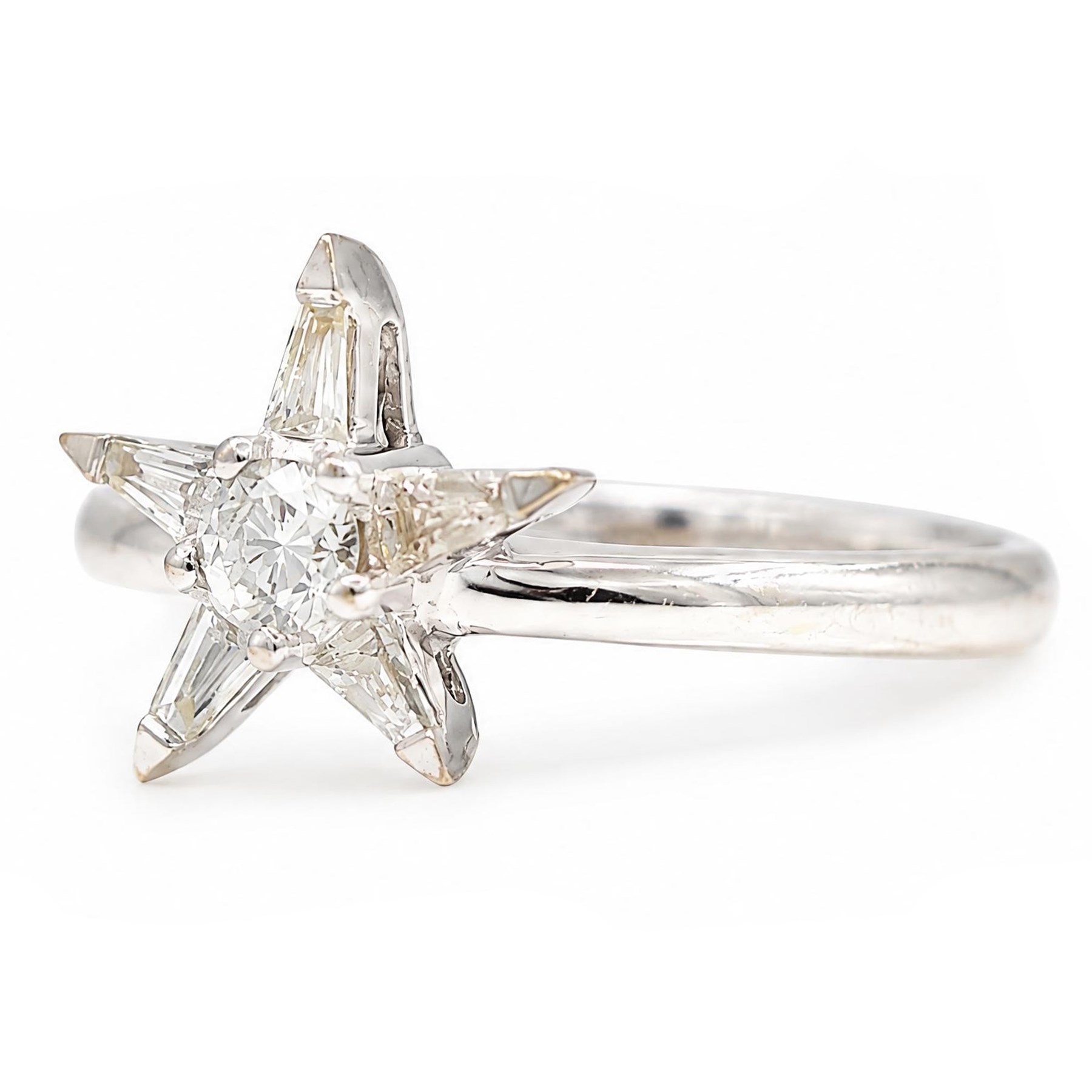 18ct white gold diamond star cluster ring, single round brilliant cut diamond, surrounded by five tapered baguette cut diamonds, stamped 750