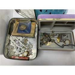 9ct gold bangle, hallmarked, pair of Pandora silver infinity earrings, 9ct gold stone set studs, other silver jewellery, costume jewellery, Stratton compact mirror and a Vincenza glass basket