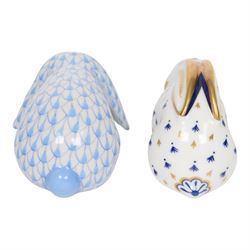 Herend blue fishnet rabbit, together with Royal Crown Derby rabbit paperweight with gold stopper, H5cm 