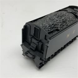 Wrenn '00' gauge - Class A4 4-6-2 locomotive 'Gannet' No.4900 in NE Wartime black; boxed with instructions.