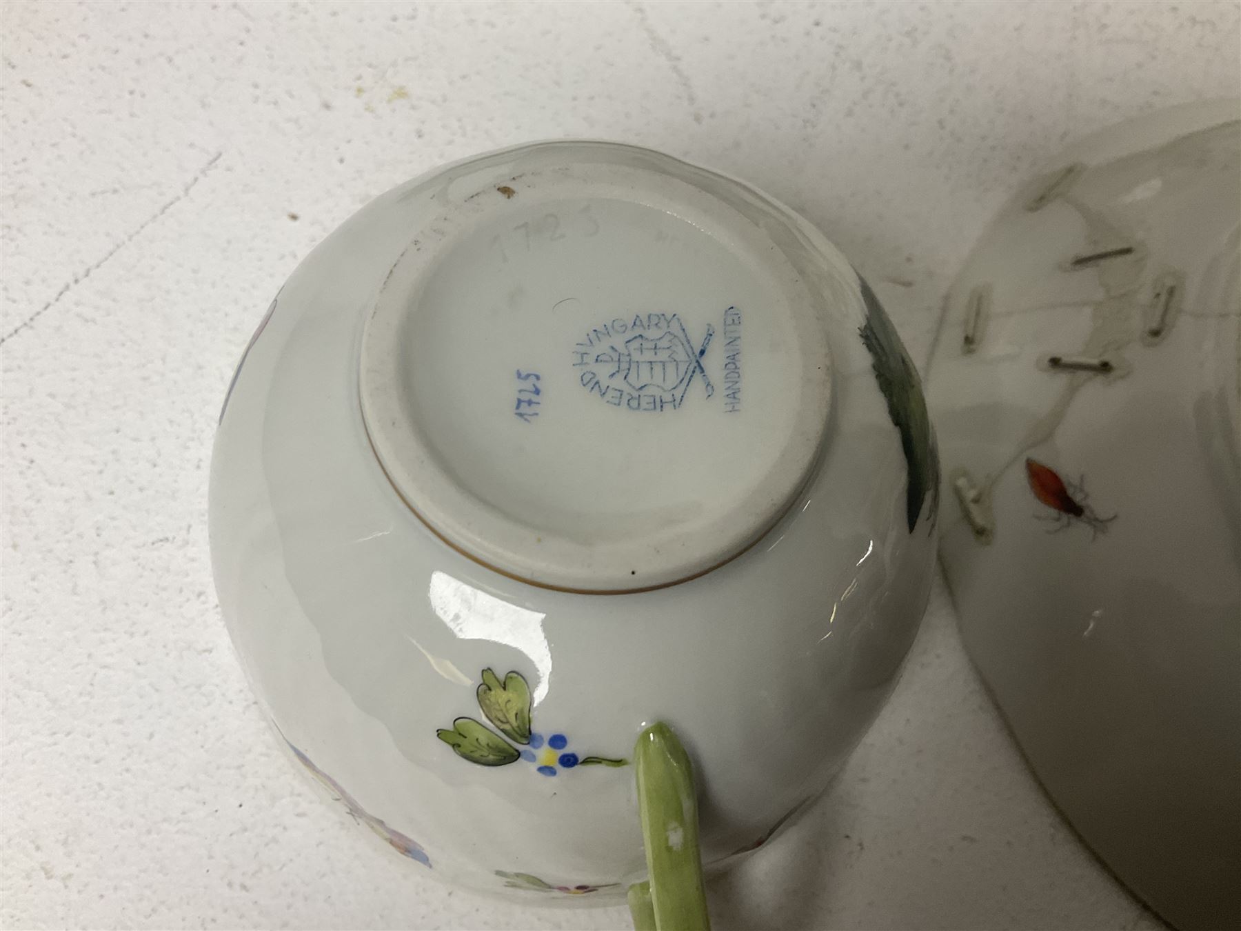 Herend of Hungary Rothschild bird pattern, part tea service, comprising two large teacups and saucers, two teacups and three saucers, milk jug, sugar bowl, five dessert plates and two side plates (18)