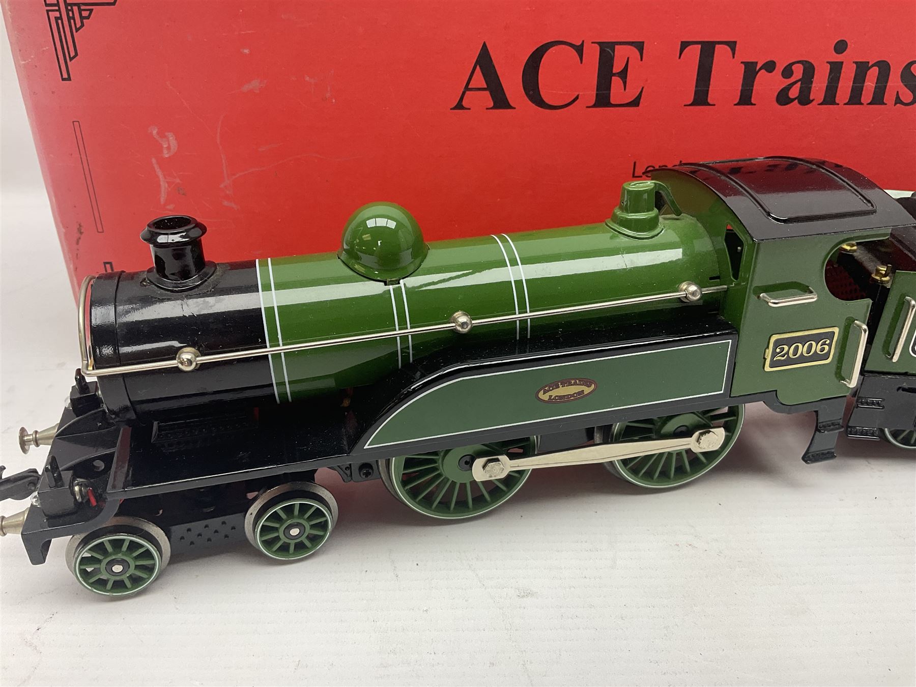 Ace Trains '0' gauge - E3 '2006 Celebration Class' 4-4-0 tender locomotive No.2006 in LNER green; boxed with original packaging and instructions.