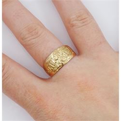 Early 20th century 9ct rose rose 'I Cling To Thee' ring, Chester 1916