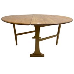 Ercol - mid-to-late 20th century model '610' elm and beech drop-leaf dining table, oval top over shaped end supports with gate-leg action