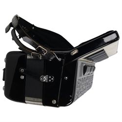  VIGNONI – Ravel IV -  Italian piano accordion with a three octave keyboard F-F compass and  96 bass buttons, four sets of treble reeds, five sets of bass reeds,  With a hard and padded travel case (on wheels).
