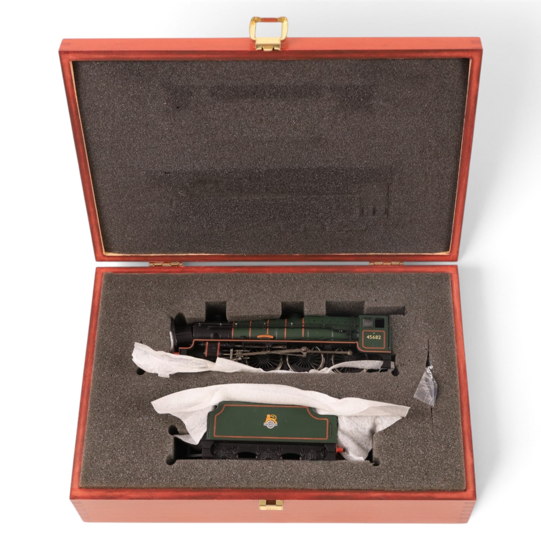 Limited edition 00 gauge Bachmann Jubilee Class 4-6-0 locomotive and tender 'Trafalgar' no. 45682, in wooden presentation case 
