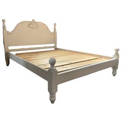 Cream-painted 5' King-size bedstead, shaped headboard carved with foliage cartouche; together with cream-painted bedside table, fitted with single drawer over undertier (W50cm, D40cm, H65cm) 