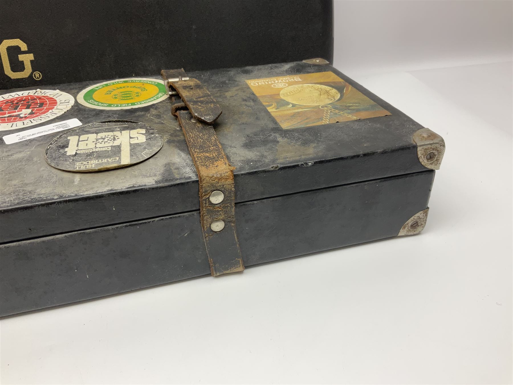 Browning black plastic shotgun case to accommodate 76.2cm (30