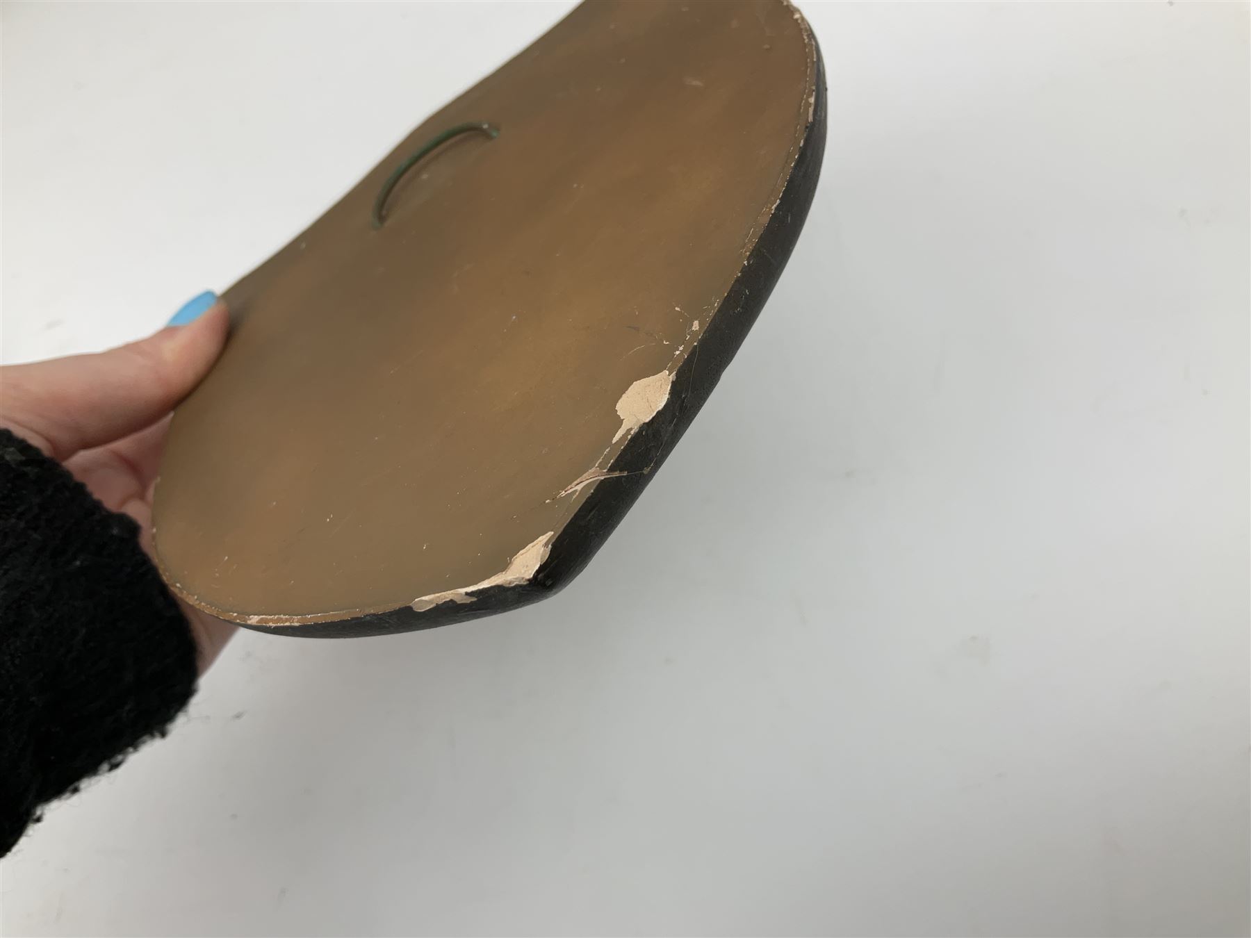 Terry Pratchett Discworld plaques, designed by Clarecraft, comprising 'the First Discworld Event Clarecraft August 95', the collectors guild joining shield, the fools guild DW99C, the seamstresses guild DW98C, the musicians guild DW00C together with 'Door of the mended drum' wall hanging DW17. 