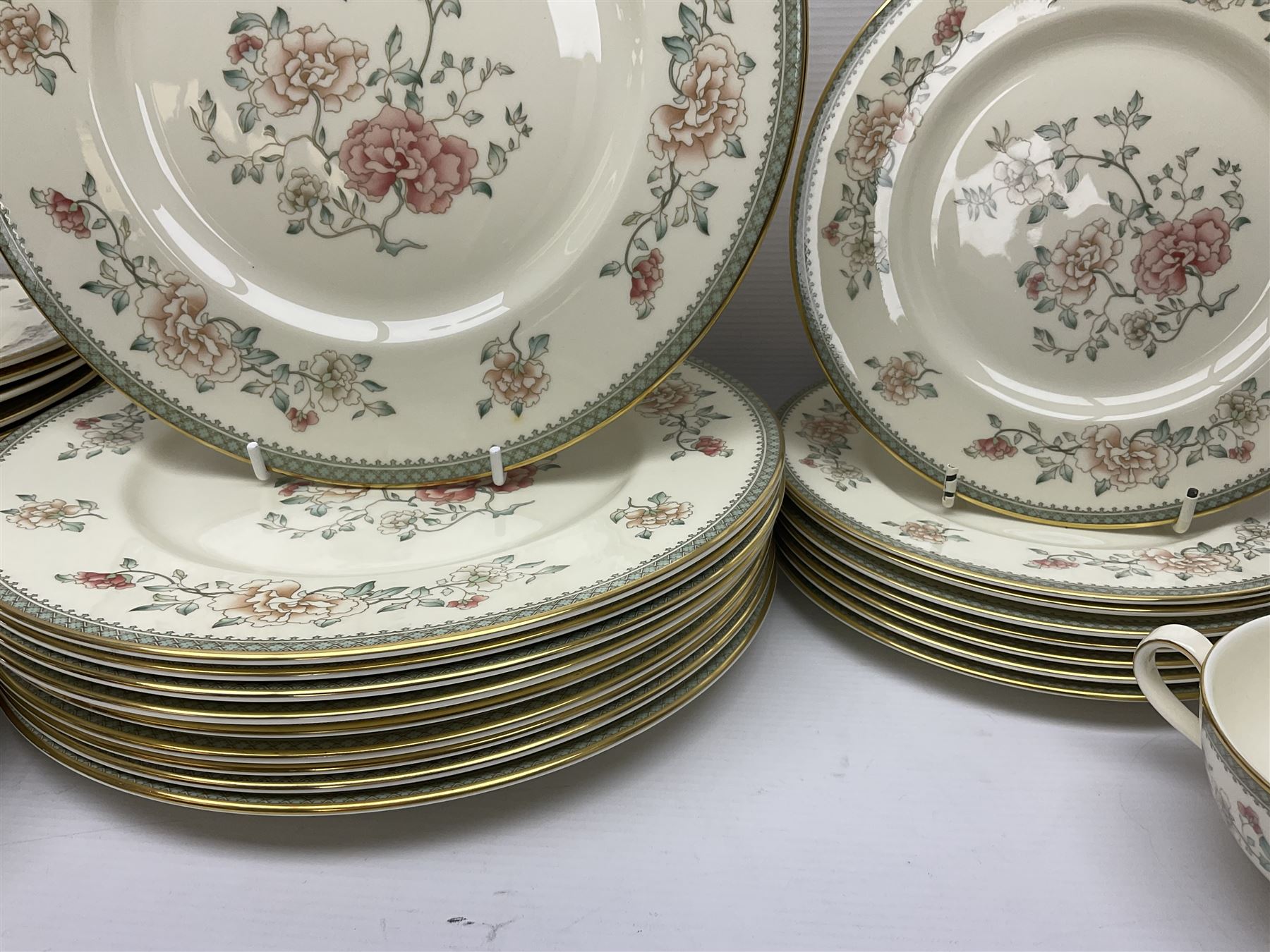 Minton Jasmine pattern tea and dinner wares, including dinner plates, sauce boats, side plates, bowls, teacups, coffee cans and twin handled soup bowls, etc (122)