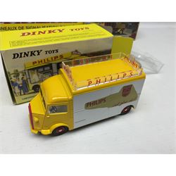 Ten Atlas Dinky die-cast models and accessories including, Bedford TK Tipper no. 435, Austin Wagon no. 412, two Miniatures, 25 O Camion Laiter, 'Panneaux De Signalisation Routiere' and others (10)
