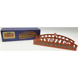 Hornby Dublo - Breakdown Crane No.4062 with Cowans Sheldon livery, boxed with screw jacks; D1 Girder Bridge, boxed; and T.P.O. Mail Van Set, boxed with instructions, mail bags, switch and tested tag (3)