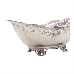 Early 20th century silver bowl, of oval form, the serpentine shaped edge with fruiting vine pierced and applied moulded decoration, upon four conforming fruiting vine feet, hallmarked Manoah Rhodes & Sons Ltd, Sheffield 1931, also bearing impressed mark Manoah Rhodes & Sons Lts Bradford, H11cm L34cm D19cm