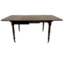 Early 19th century mahogany extending drop leaf dining table, with additional leaf