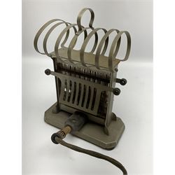 Landers, Frary, & Clark 'Universal model E945 Toaster' American made 1918 - 1923, H26cm