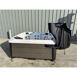 Platinum Spas Santorini 846A 6 person hot tub, with five seats and a lounger,  52 multiple jets, 7.3kw, 32 Amp, with hinged cover in full working order.

https://e.issuu.com/embed.html?backgroundColor=%23000000&d=platinum_brochure_uk_2023_v5_lr&hideIssuuLogo=true&hideShareButton=true&u=superiorwellness