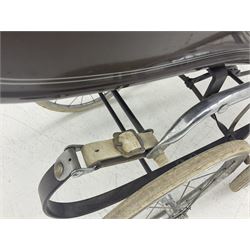 Marmet coach built 1964 pram, with detachable body, brown coachwork and hood, L118cm, H113cm