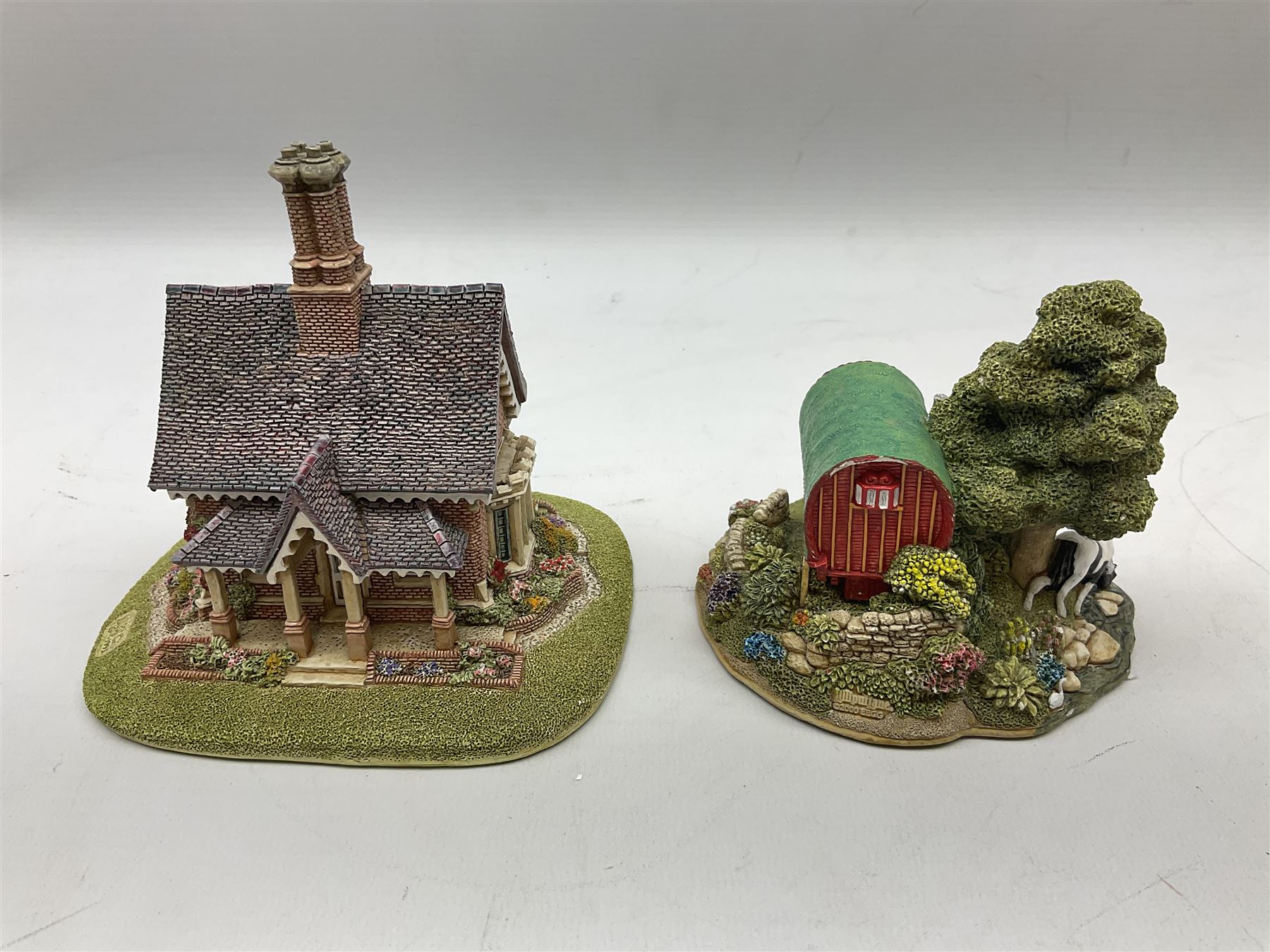 Seven Lilliput Lane cottages from the British and English collections, to include Paradise Lodge, Traveller's Rest etc, all boxed with deeds