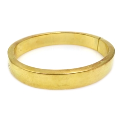  18ct gold hinged bangle stamped 750, approx 27.8gm  