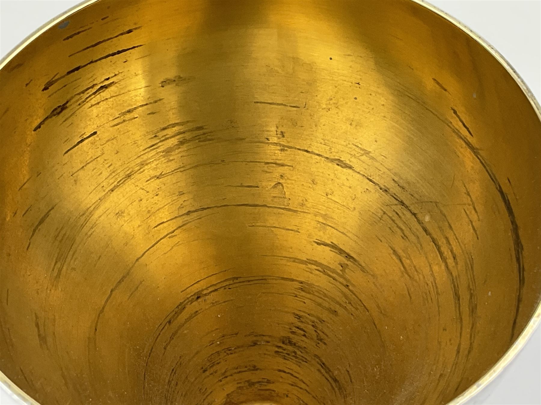 Pair of modern silver goblets by Stuart Devlin, the tapering cylindrical bowls each with spot hammered decoration and gilt interiors, the parcel gilt stems with signature textured detailing and six graduating knops, upon conforming spreading circular foot, hallmarked Stuart Devlin, London 1976, H17.7cm