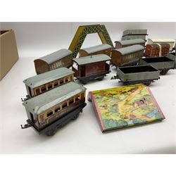 Hornby '0' gauge - seven passenger coaches including Pullman 'Aurelia' and 'Marjorie' etc; fourteen goods wagons including open wagons, timber transporters, refrigerated and banana vans etc; two signals; two-piece printed tin-plate tunnel; footbridge; and level crossing; all unboxed