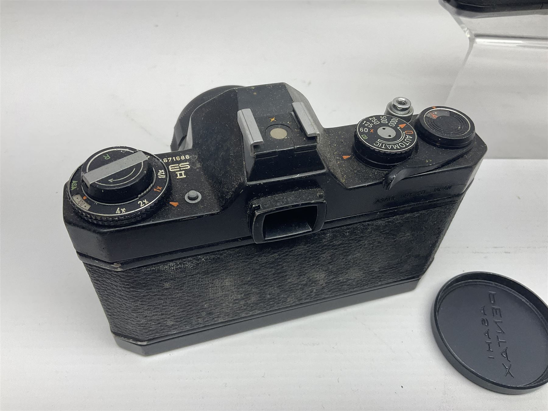 Olympus Pen-EE camera, serial no 415299, with Olympus D.Zuiko 1:3.5 f=2.8cm lens, together with four Olympus Trip 35 cameras, serial nos 4759245, 4257589, 1847727 and 5387611, each with Olympus D. Zuiko 1:28 f=40mm lenses
