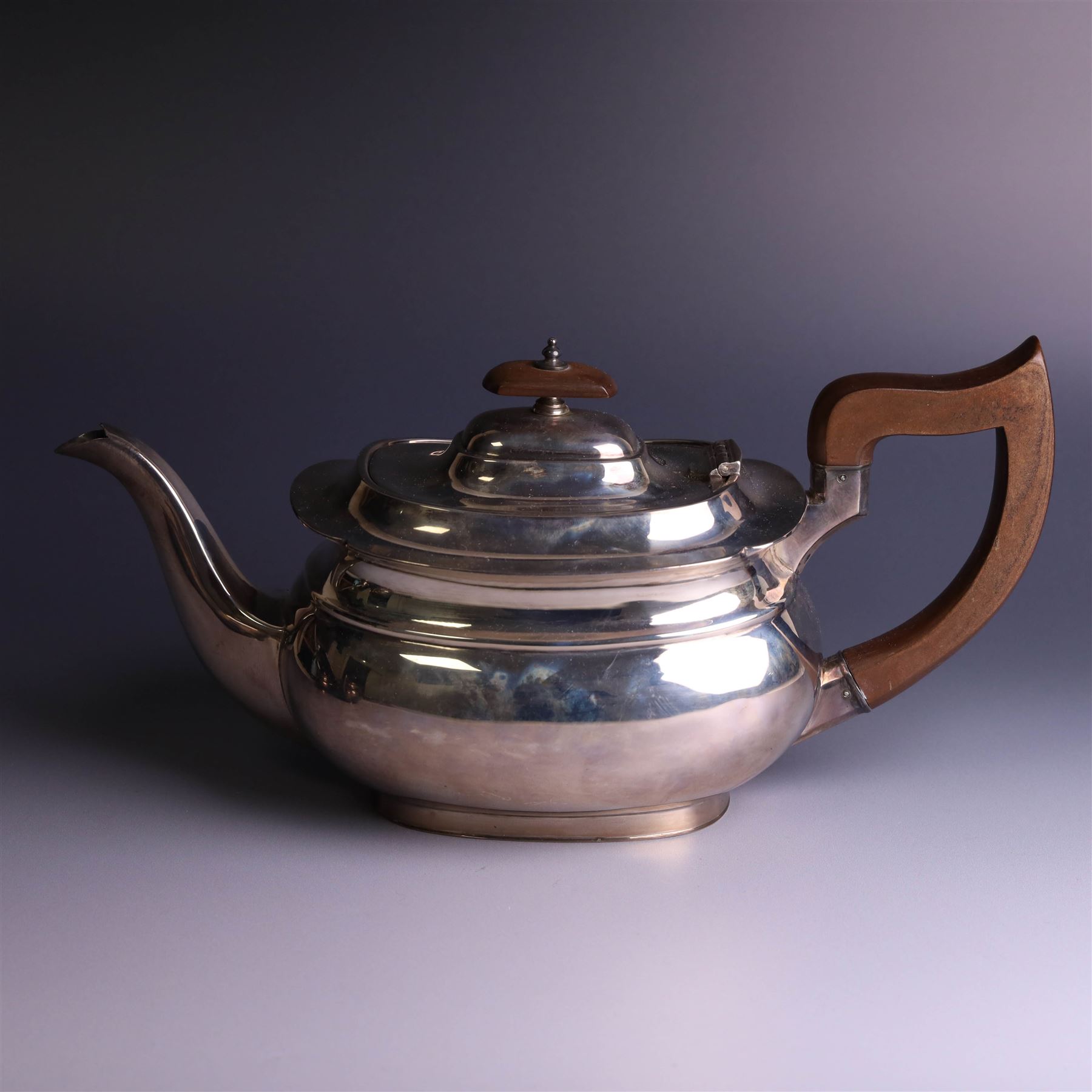 1930s three piece silver tea service, comprising teapot with wooden handle and finial, open sucrier and milk jug, hallmarked Viners Ltd, Sheffield 1930