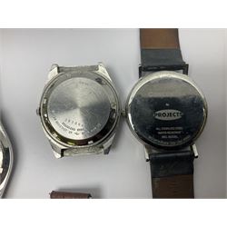 Seiko 5 automatic wristwatch Cal. 7009A, black dial with day-date aperture, Seiko Kinetic auto relay wristwatch and four other watches (6)