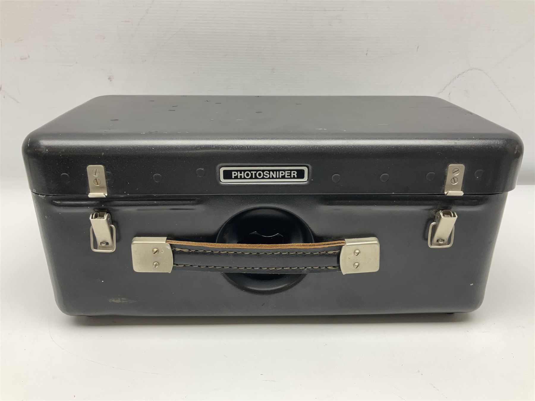 Zenit Photosniper Outfit, to include Zenit E camera body, serial no 80272217, 'Tair-3S 4.5/300' lens serial no 8508819, 'Aico 3x Converter', etc, all in a metal carry case  