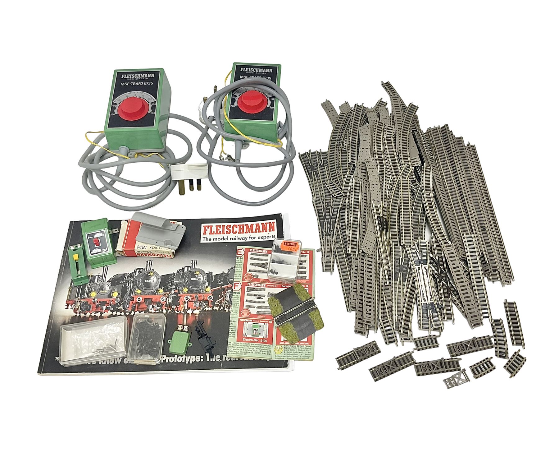 Fleischmann ‘N’ gauge - quantity of track, couplings, switches and accessories to include no.9481 Dump Car Unloader, two transformers and a mid 1980s Fleischmann catalogue 