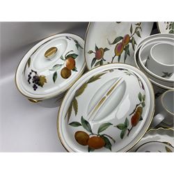 Royal Worcester Evesham pattern ceramics, including twin handled pot, oven dishes, pie dishes, bowls, jugs, etc together with other Royal Worcester ceramics 