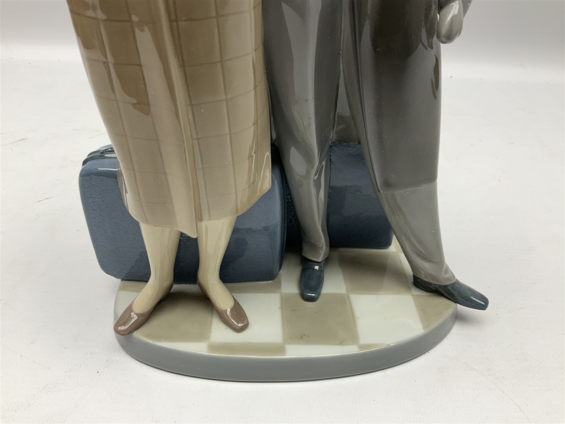 Lladro figure, Sad Parting, modelled as a man and woman with suitcases, sculpted by Francisco Catalá, with original box, no 5583, year issued 1989, year retired 1991, H33cm