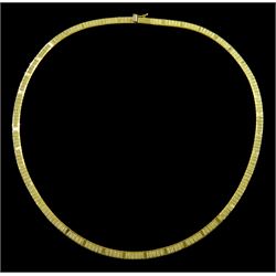 18ct gold flattened link necklace, stamped 750 