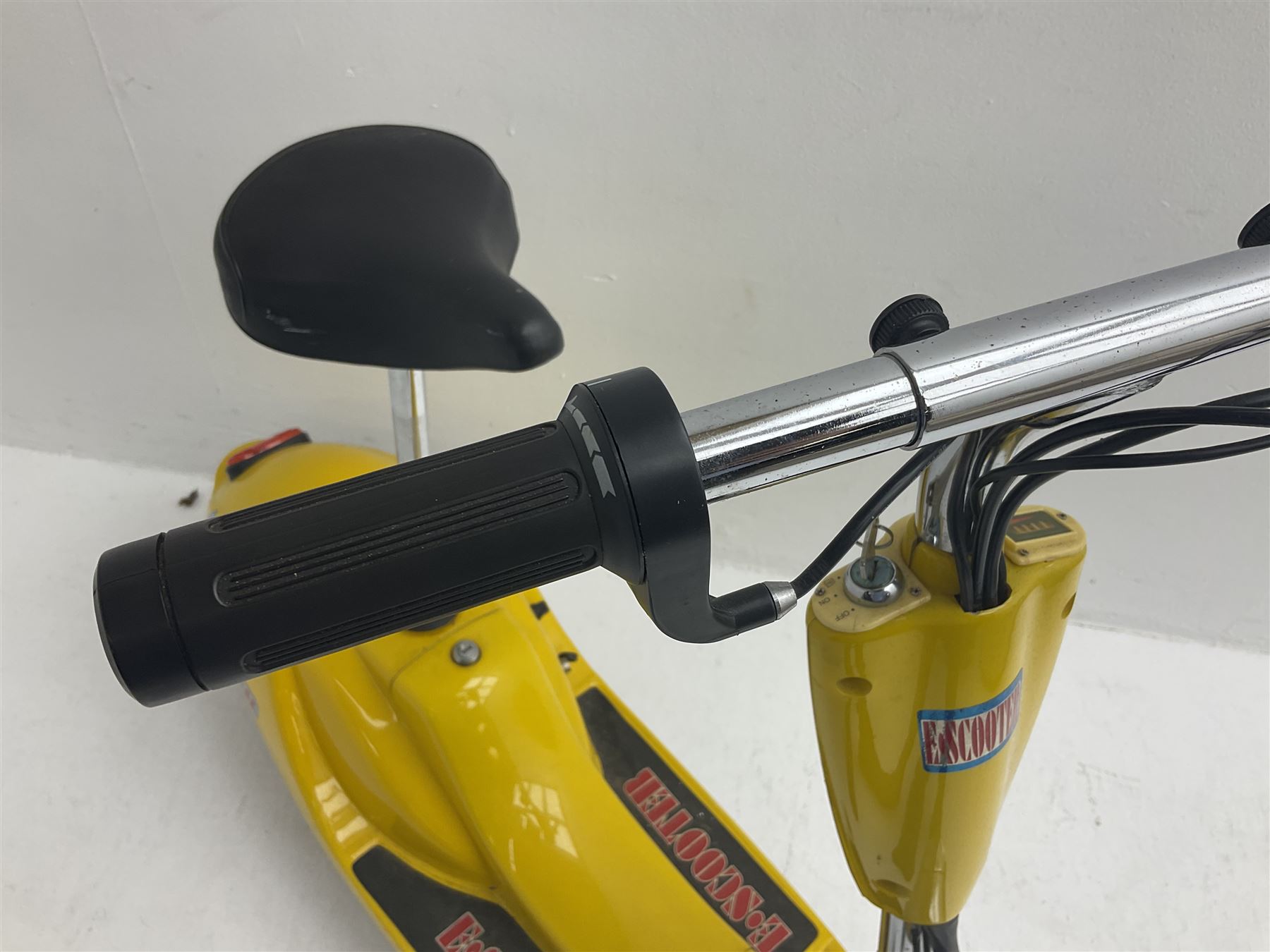 E-Scooter yellow electric 2-wheel scooter with seat and charger L106cm