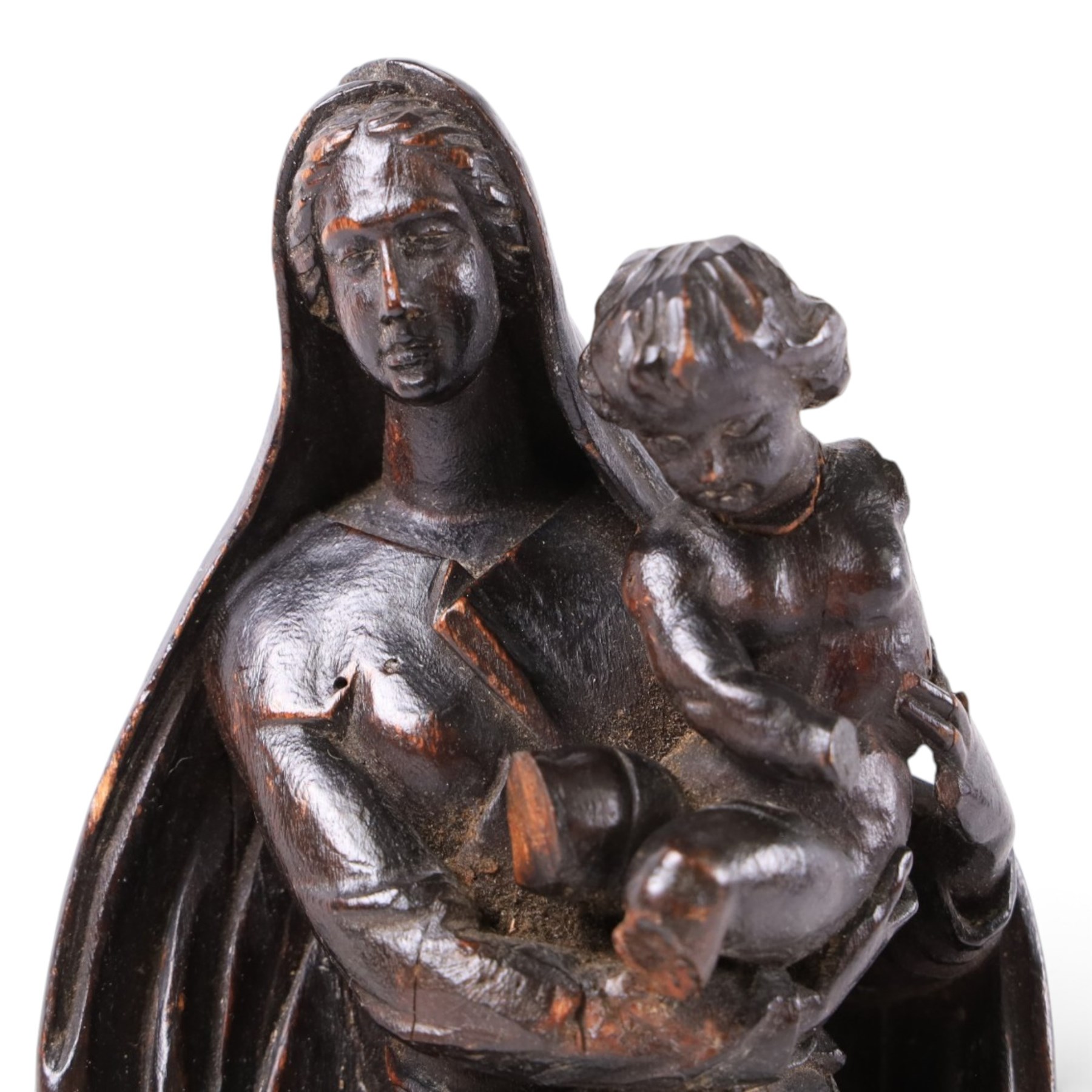 18th century carving depicting the Madonna and Child, H31cm