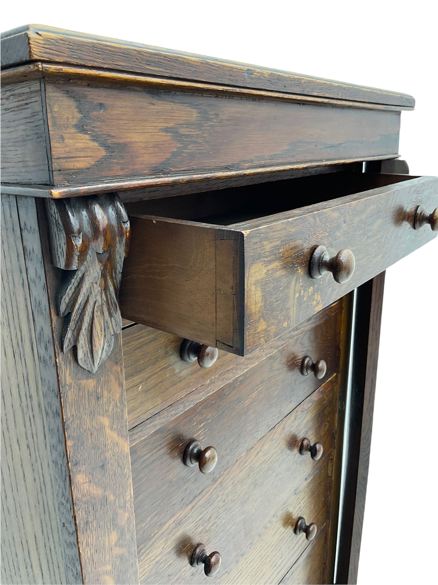 Victorian oak Wellington chest, fitted with seven drawers, lockable hinged side return