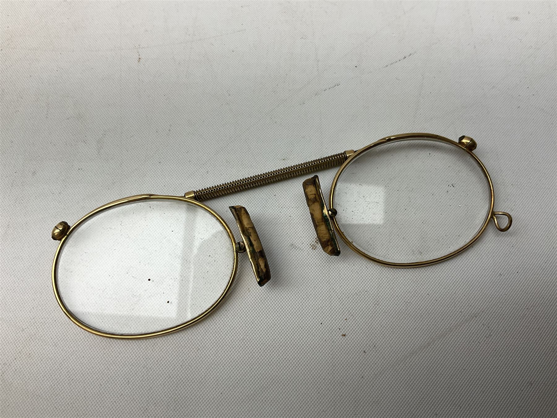 20th century Coronet Midget 16mm camera, in marbled brown Bakelite case with chrome mounts, L6cm, together with a pair of 9ct gold (tested) spectacles in case