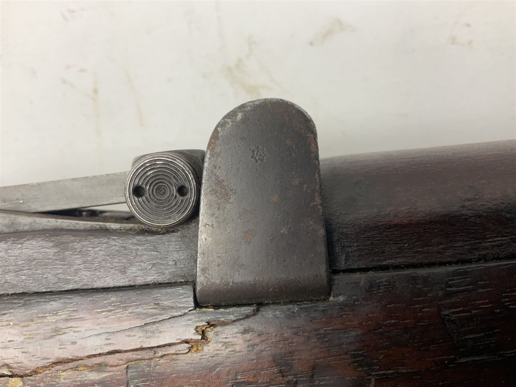 WW1 Lee Enfield SMLE bolt-action rifle, dated 1918, with single barrel band and bayonet fitting L113cm FIREARMS CERTIFICATE REQUIRED OR RFD