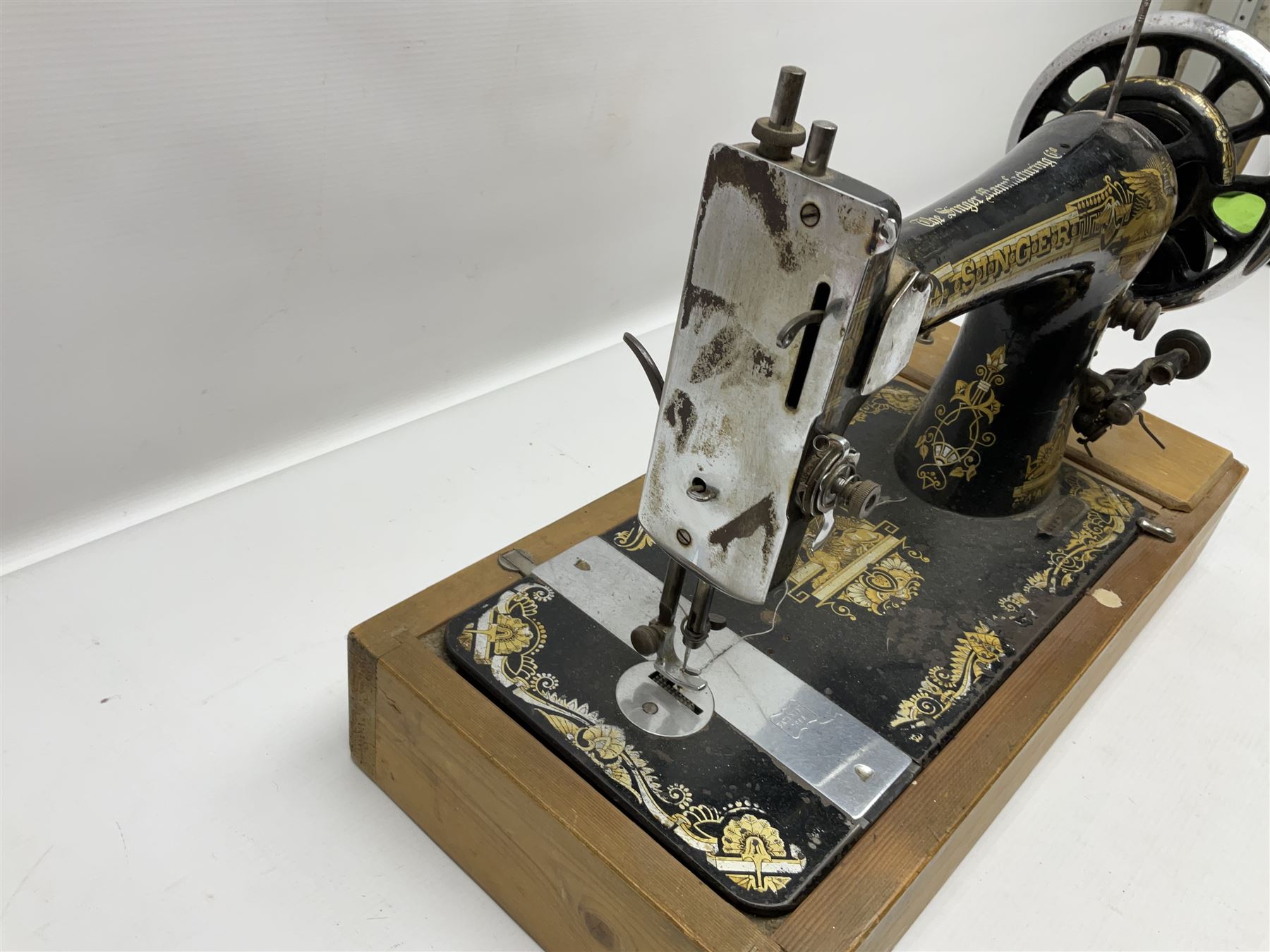 Singer sewing machine, serial no 1155087, H29cm