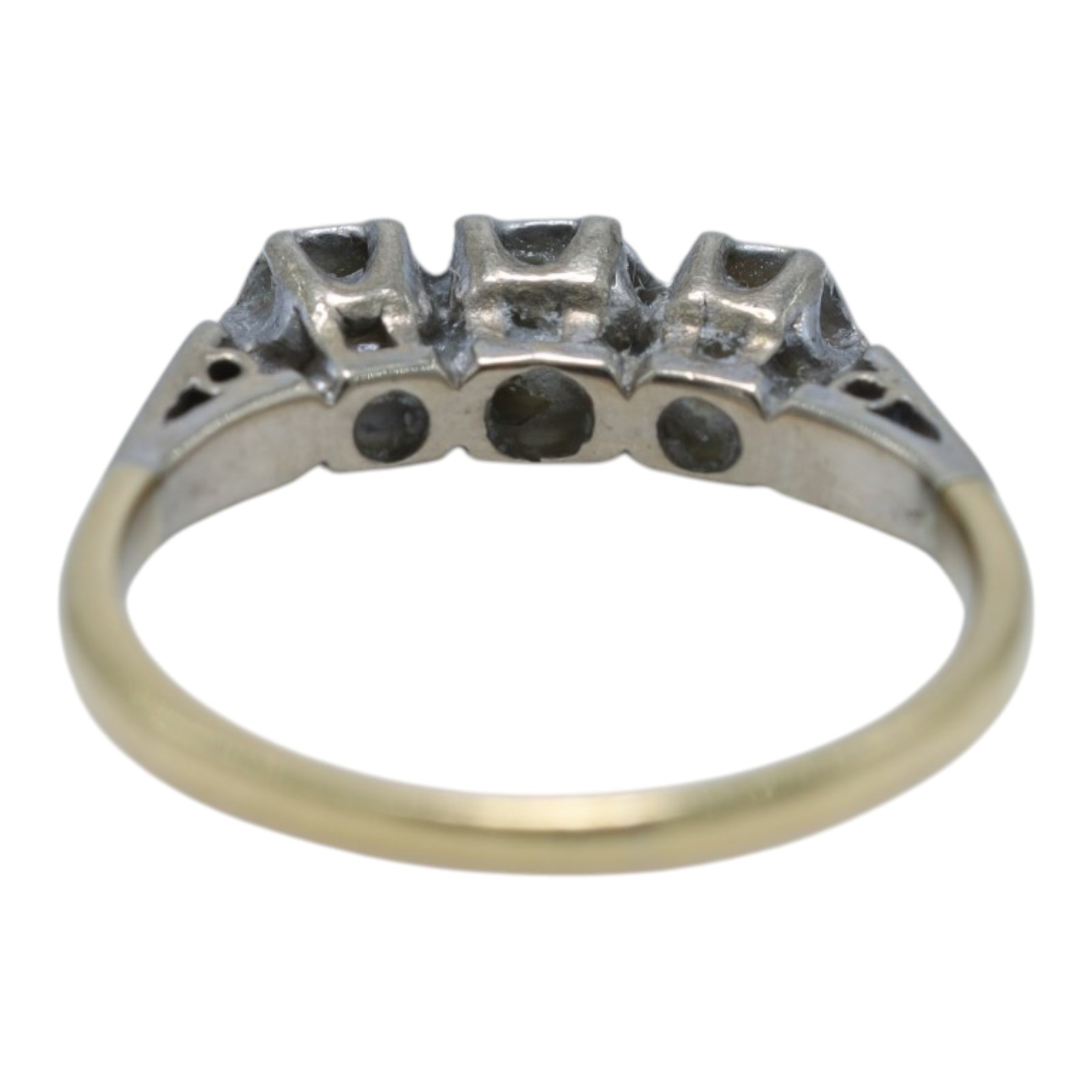 18ct gold three stone diamond illusion set ring